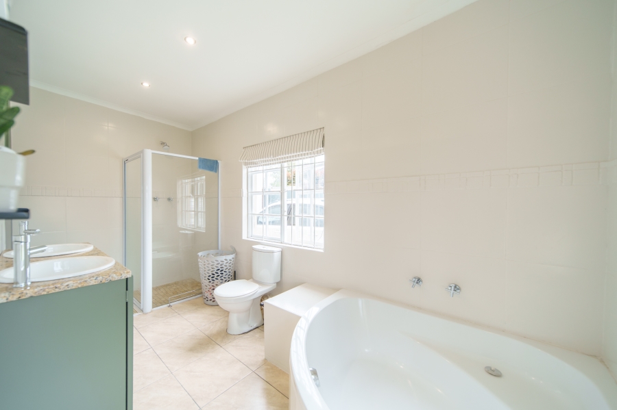 3 Bedroom Property for Sale in Beacon Bay Eastern Cape